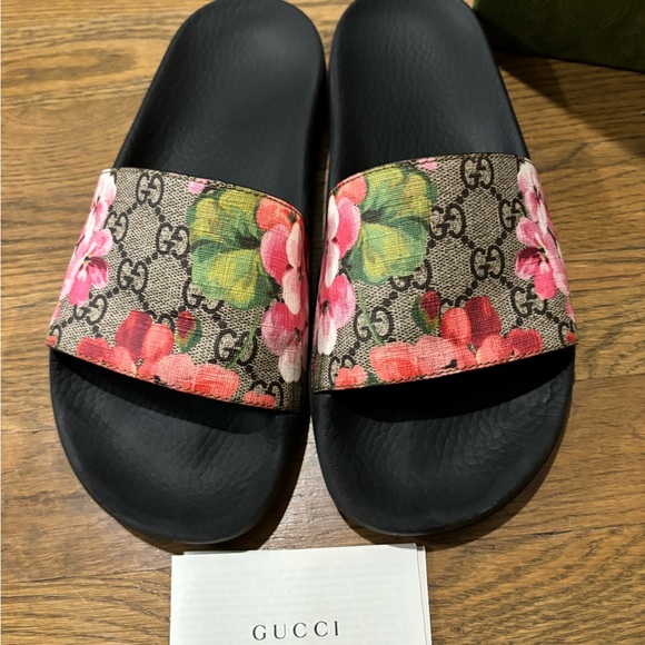 Excellent Condition Authentic Gucci Bloom Slides! 🌸 - Picture 5 of 9